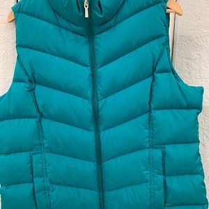 LANDS END DOWN VEST. Shoulder to bottom of vest 24 1/2 inches. In back 25 1/2.